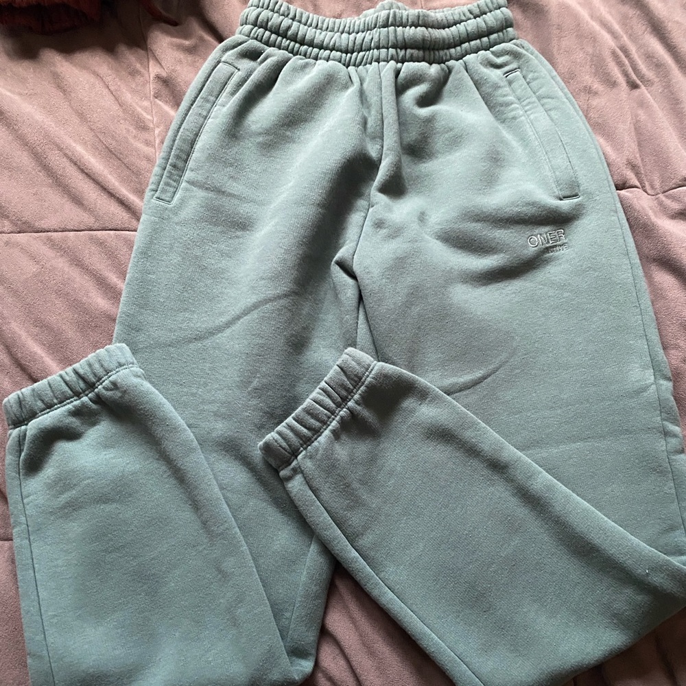 Loungewear 1.0, oner active. Green joggers/sweatpants. Size XS